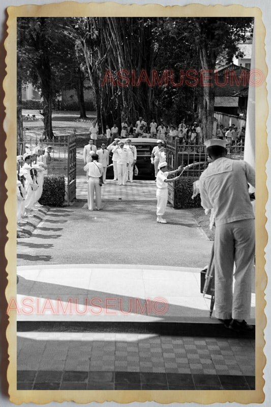 40s Vietnam War SAIGON CITY HALL FRANCE FLAG CAR GABENOR SUIT Vintage Photo 1548