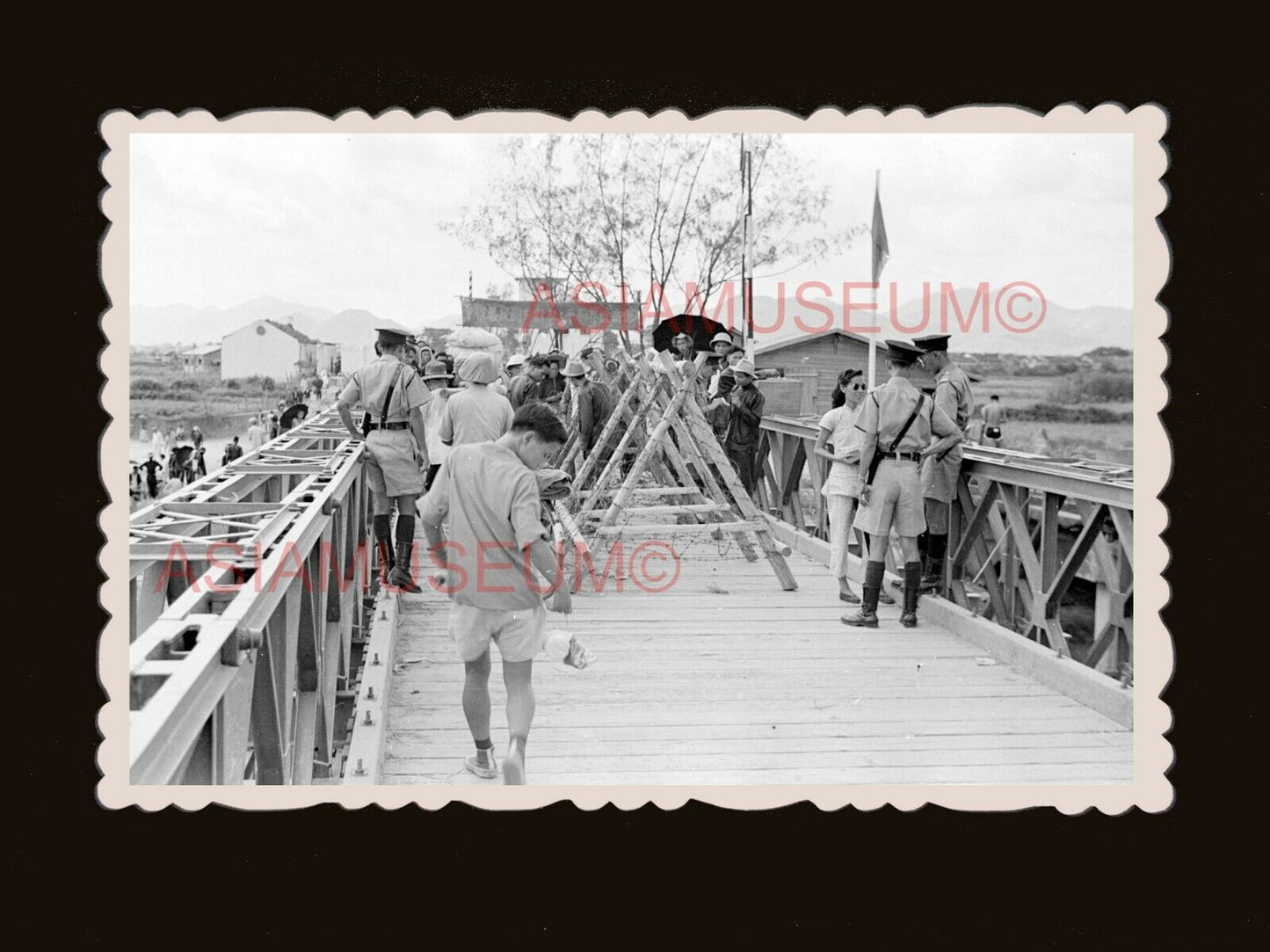 1940's Lo Wu Shum Chun River Bridge Police China Old Hong Kong Photo 香港旧照片 #3168