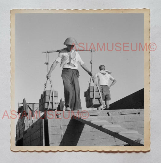 1940s WORKER COOLIE HARBOR PIER SHIP  B&W Vintage Hong Kong Photo 29919 香港旧照片