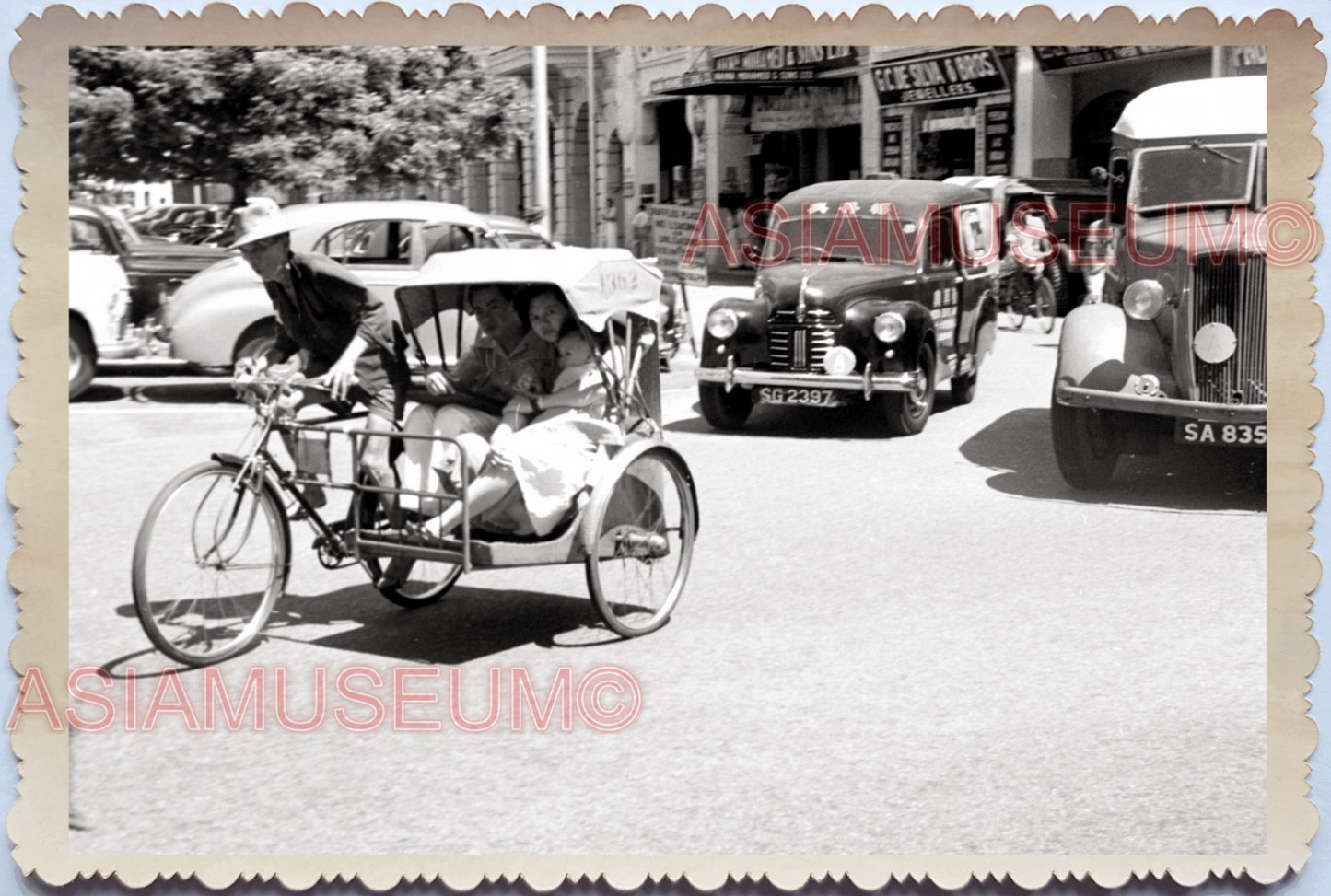 WW2 Rickshaw Car Street Scene Children Women Bus Shop Man Singapore Photo 26213