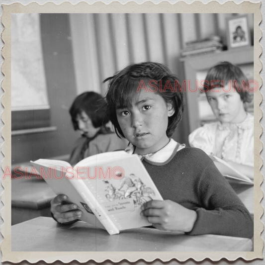 50s UTQIAGVIK NORTH SLOPE ALASKA STUDENT SCHOOL GIRLS VINTAGE USA Photo 12302