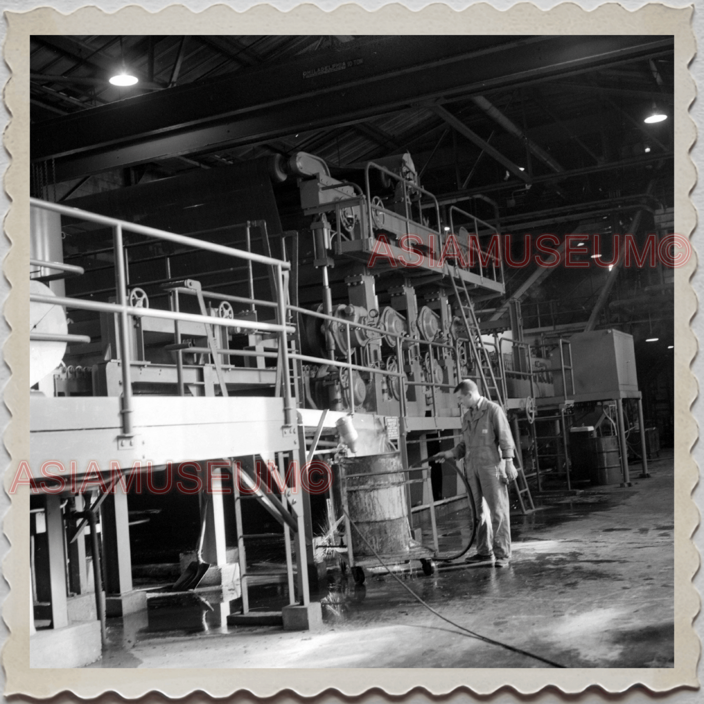 50s SUNBURY NORTHUMBERLAND PENNSYLVANIA LUMBER MILL MAN VINTAGE USA Photo 9466