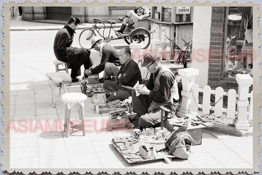 50s JAPAN TOKYO SIDEWALK SHOE SHINE BOYS STREET SCENE Old Vintage Photo 25363