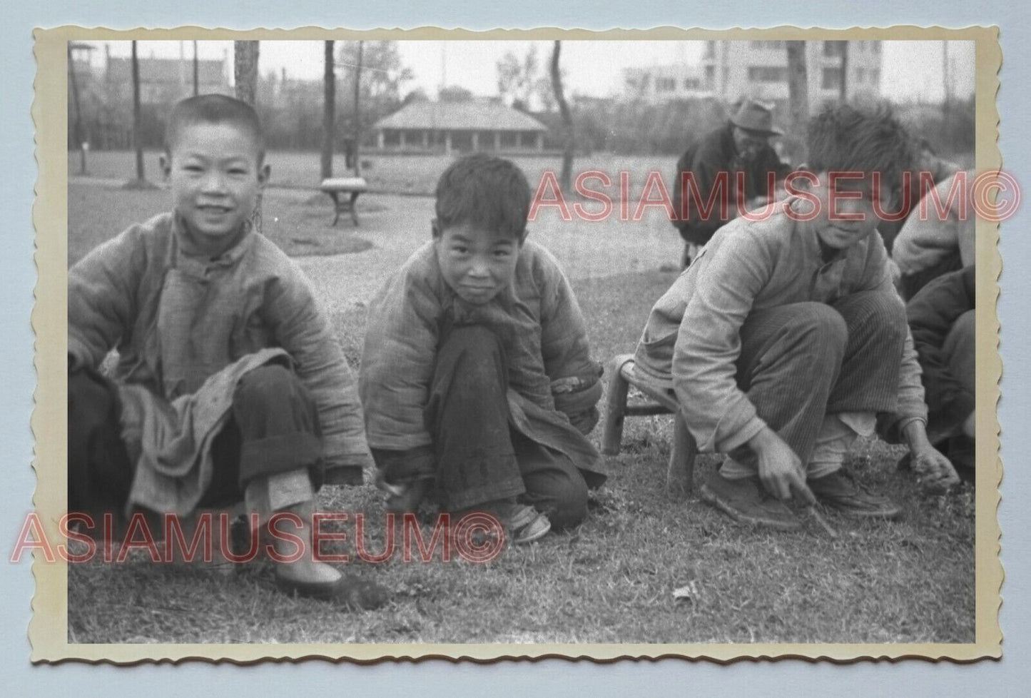 1940s CHILDREN BOY PORTRAIT PLAY PARK Vintage China Shanghai Photo #152 中国上海老照片