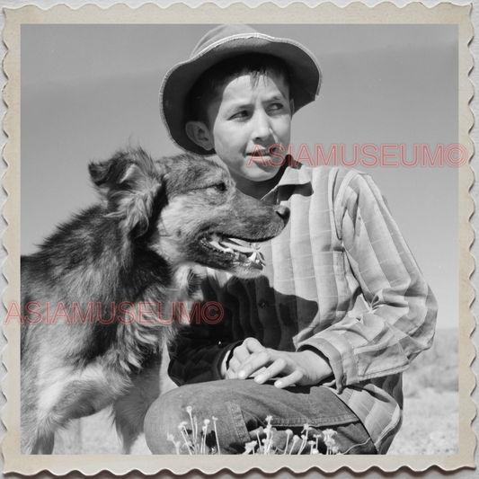 50s WINDOW ROCK NAVAJO NEW MEXICO ARIZONA BOY DOG DESERT VINTAGE USA Photo 12073