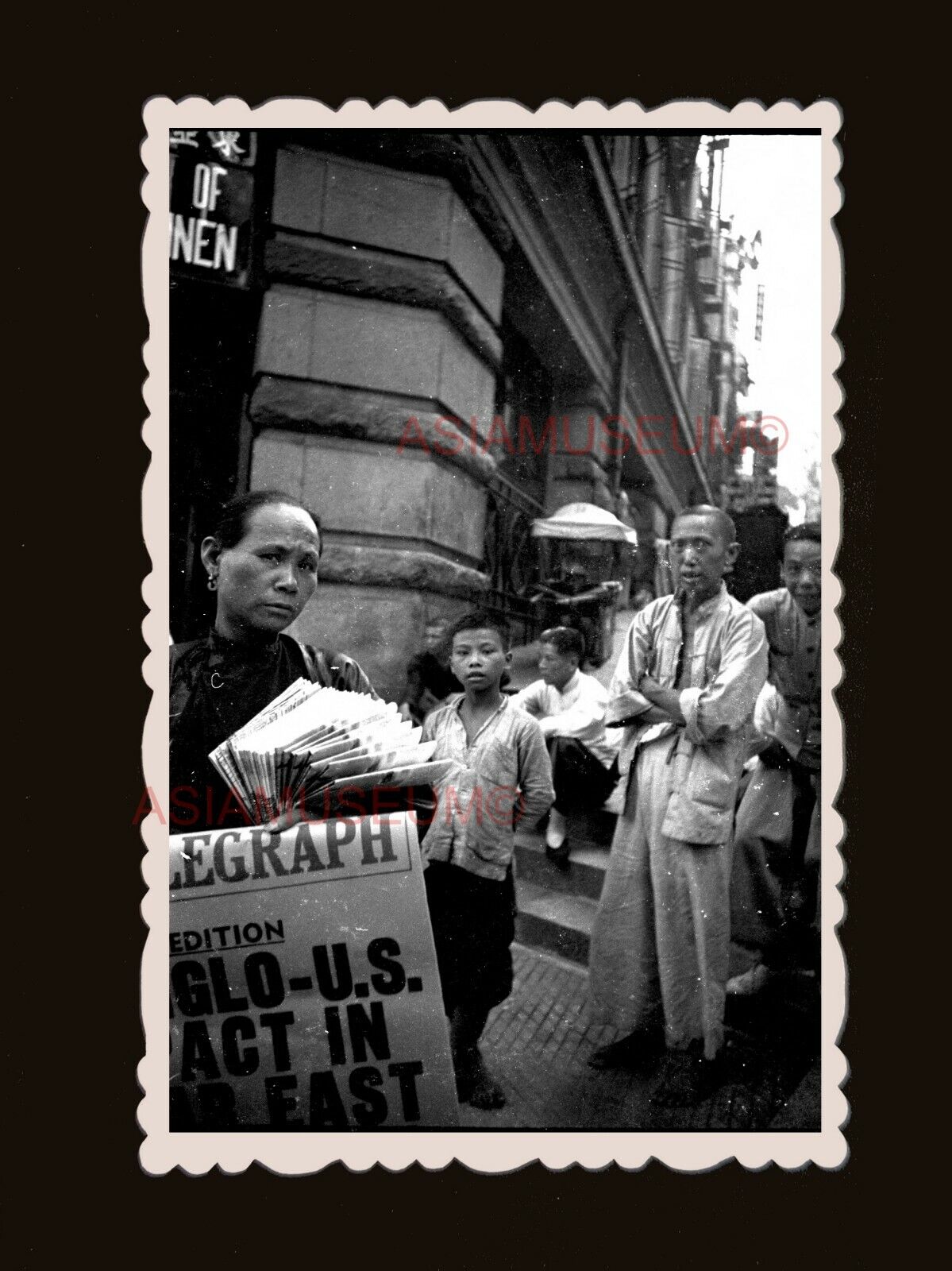 1940's Women Newspaper Telegraph Central B&W Hong Kong Photograph 香港旧照片 #2444