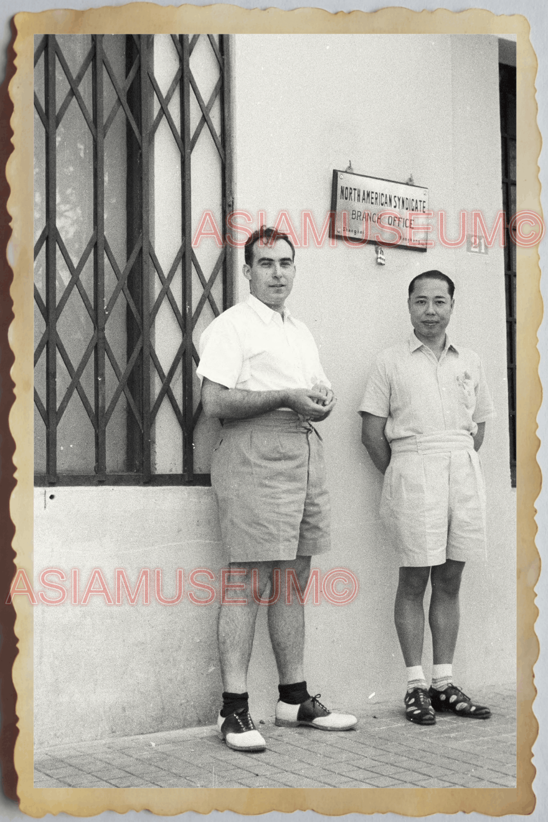 40s Vietnam HANOI NORTH AMERICAN SYNDICATE BUILDING MAN GATE Vintage Photo 04356