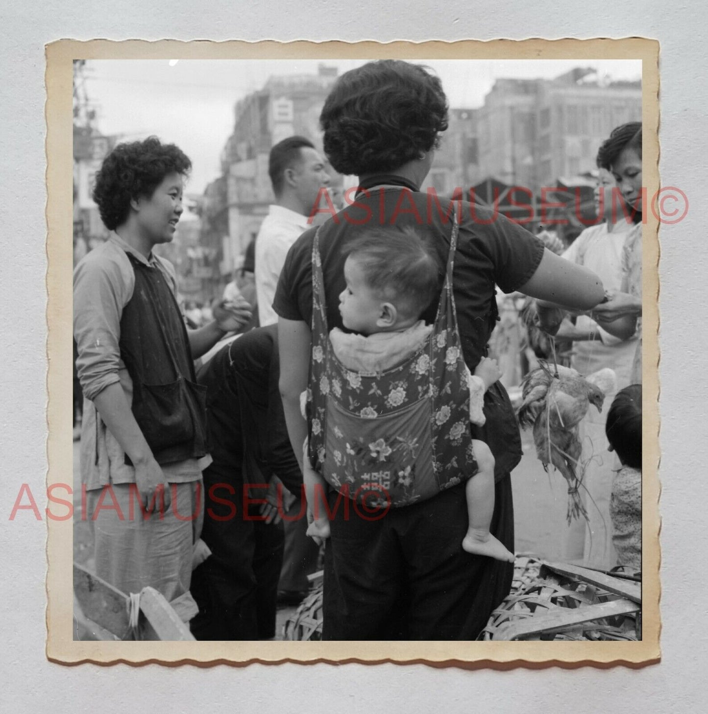 1940's WOMEN LADY MARKET BOY CHICKEN STREET Vintage Hong Kong Photo 28638 香港旧照片