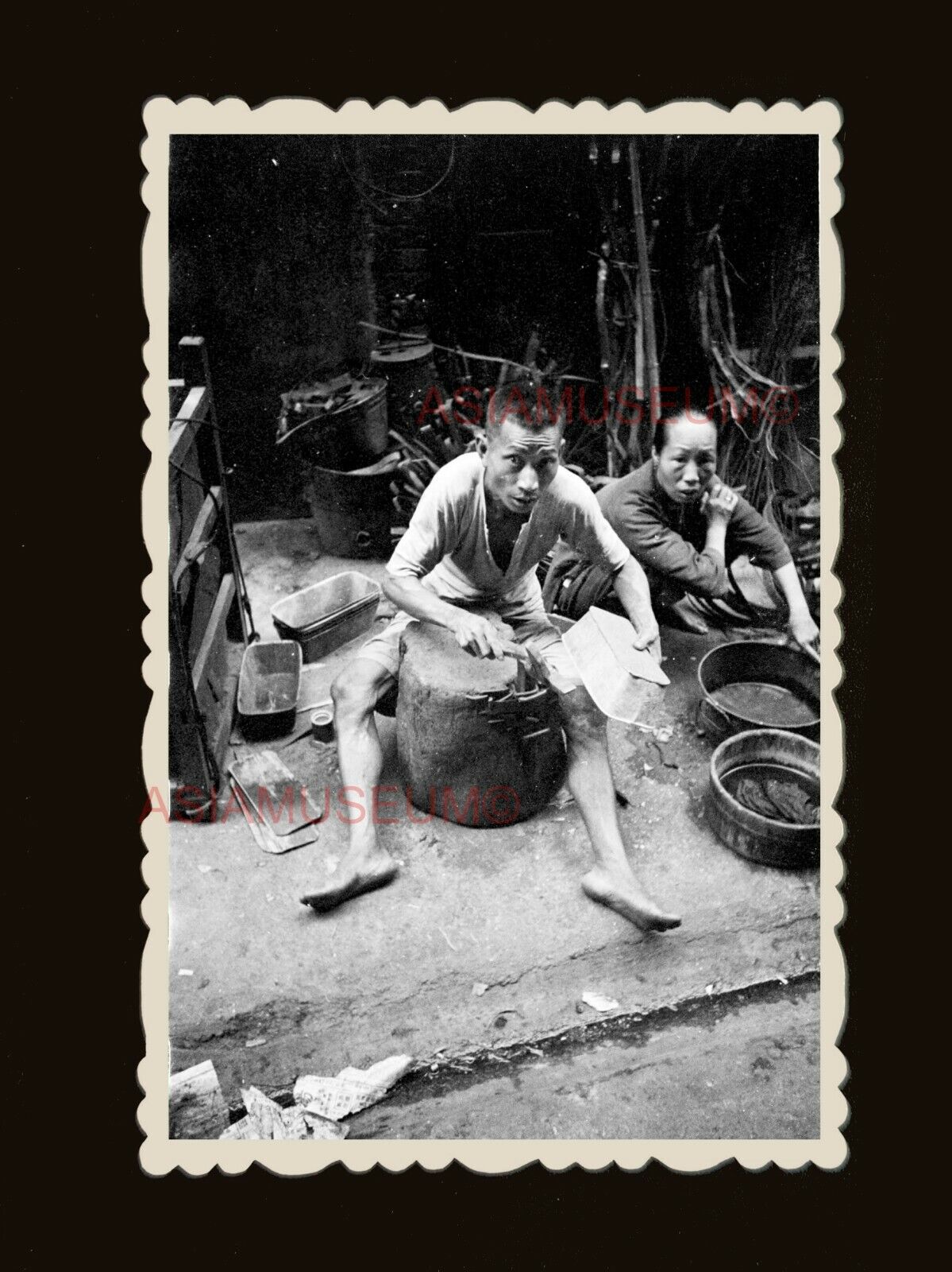 1940s Labor Street Vendor Tin Container Man Vintage Hong Kong Photo 香港旧照片 #1847