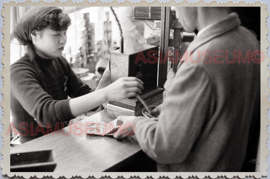 50s JAPAN TOKYO STREET SCENE PACHINKO SHOP WOMEN ARCADE GAME Vintage Photo 25823