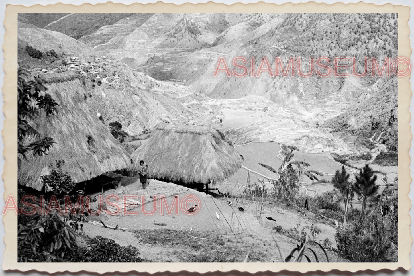 50s PHILIPPINES LUZON MOUNTAIN TRIBE HUT WOMEN HOUSE VILLAGE Vintage Photo 24229