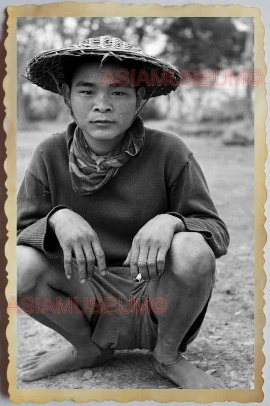 40s Vietnam War SAIGON ARMY HUT HOUSE STRAW HAT PORTRAIT B&W Vintage Photo 1276