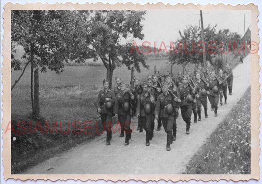 WWii D-DAY NORMANDY ARMY Soldier War Field Marching Wehrmacht Vintage Photo A69