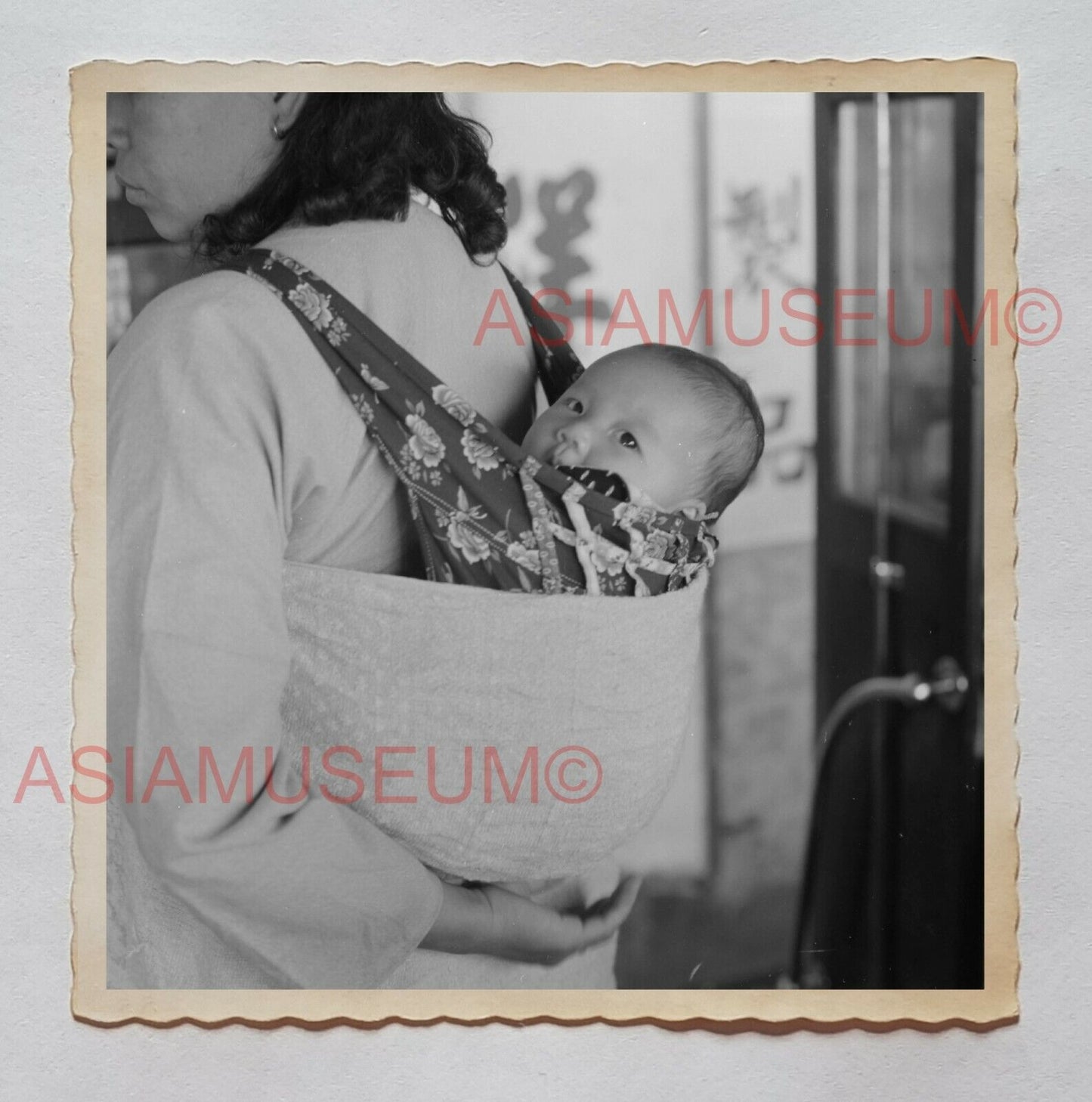 1940s WOMEN LADY BABY BOY PORTRAIT ROOM B&W Vintage Hong Kong Photo 30355 香港旧照片