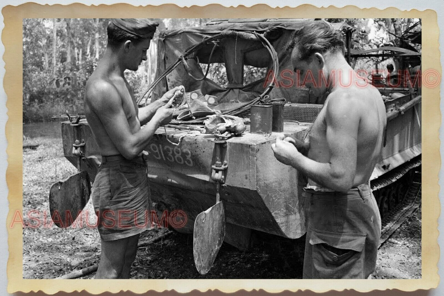 50s Indochina Vietnam Army Topless Man Tank Gun Soldier Gay Vintage Photo 1427