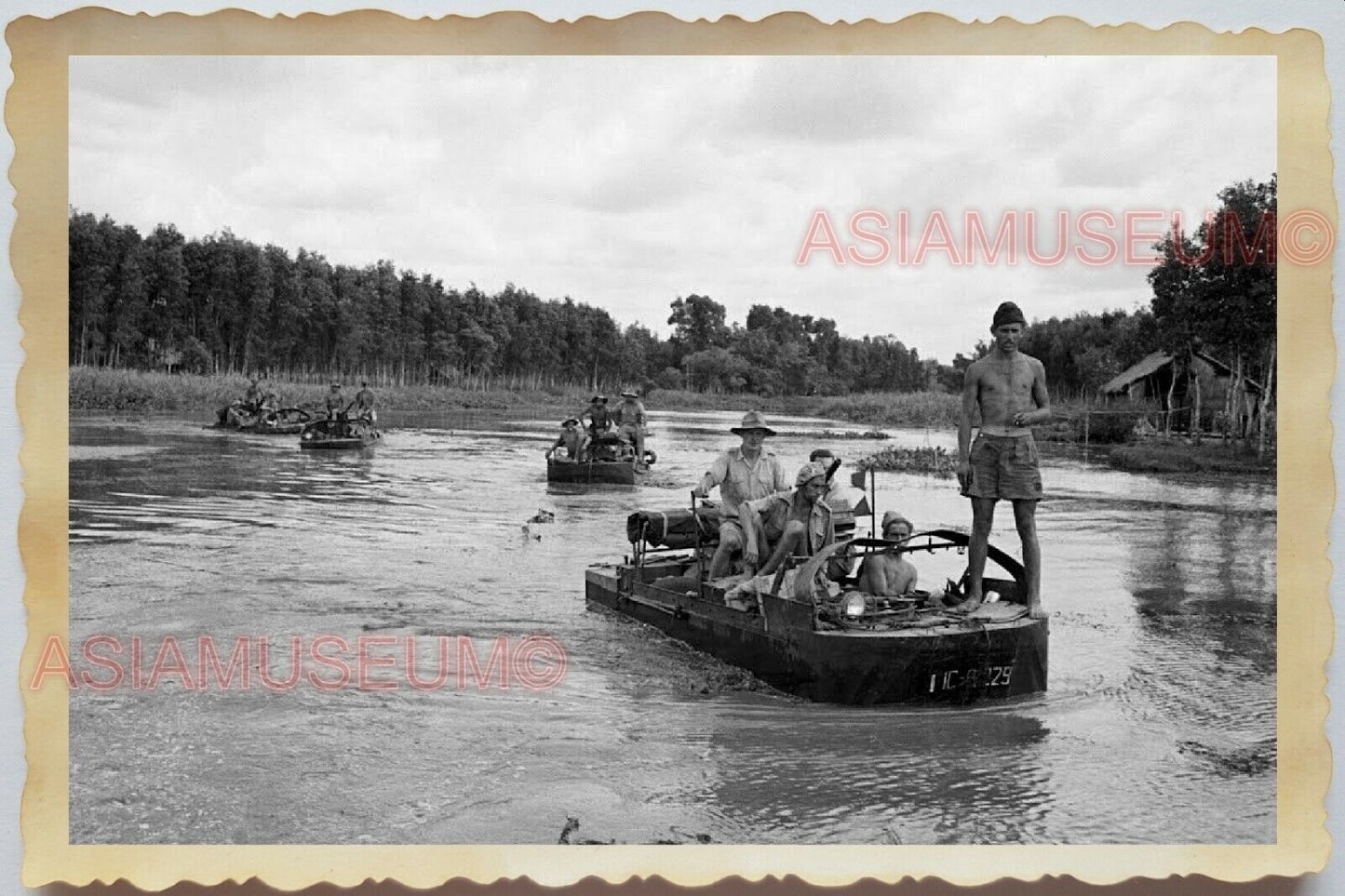 50s Vietnam War Mekong River Vietcong Army Soldier French USA Vintage Photo #459