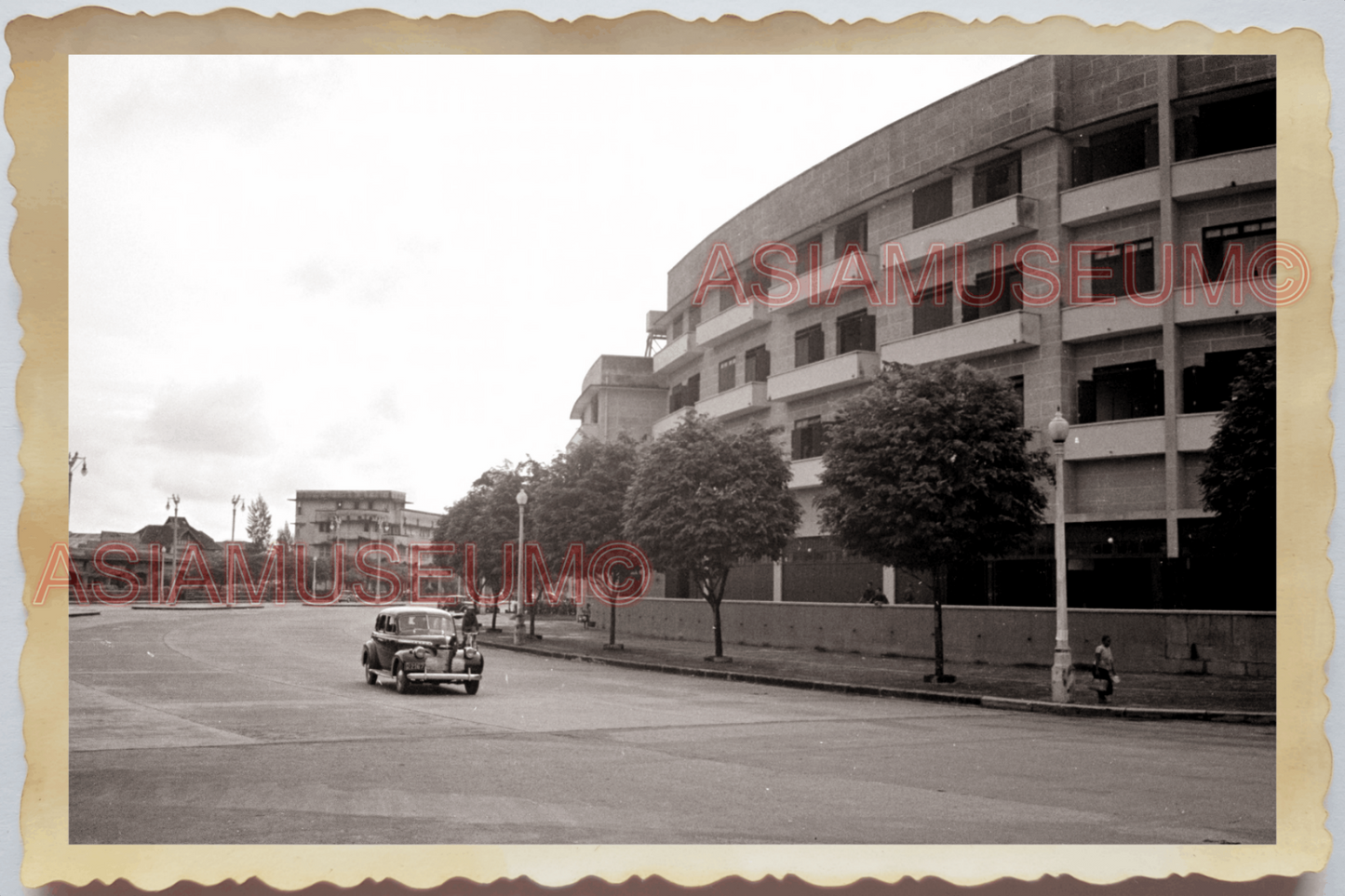 50s THAILAND BANGKOK STREET SCENE ROAD CAR TRAFFIC BUILDING Vintage Photo 28834