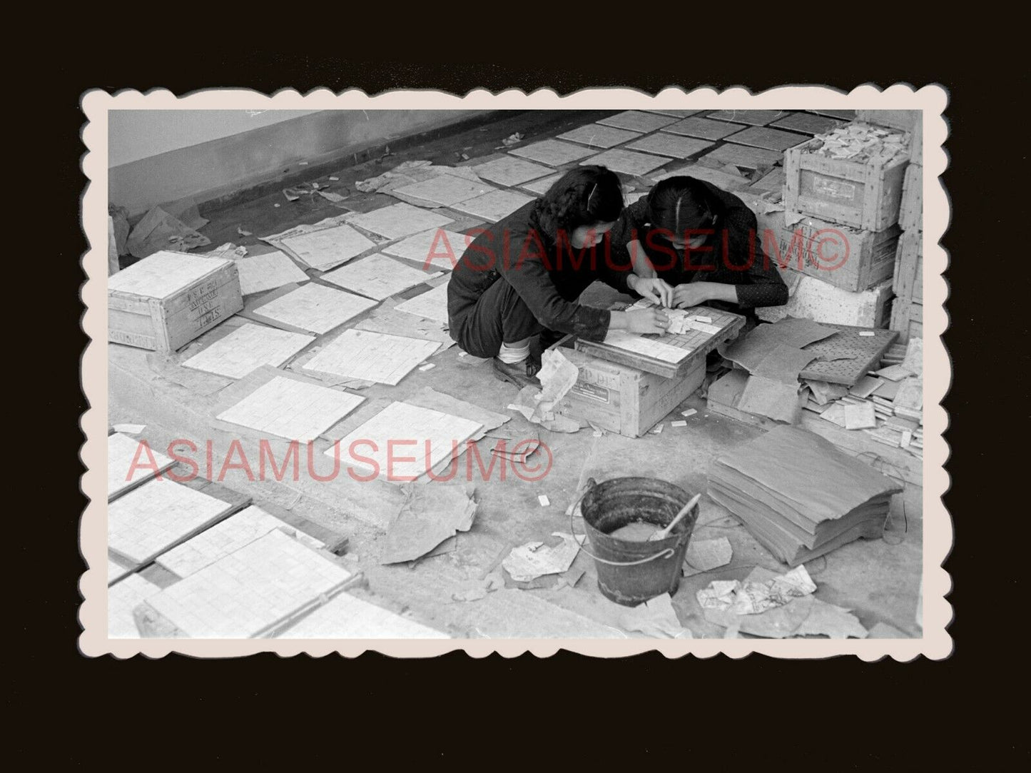 Women Lady Worker Construction Tiles House B&W Hong Kong Photograph 香港旧照片 #2661