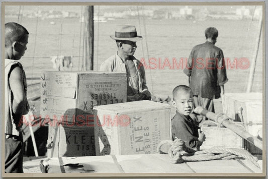 40s Labor Coolie Boy Boat Man HONG KONG VINTAGE PHOTO POSTCARD RPPC 906 香港舊照片明信片