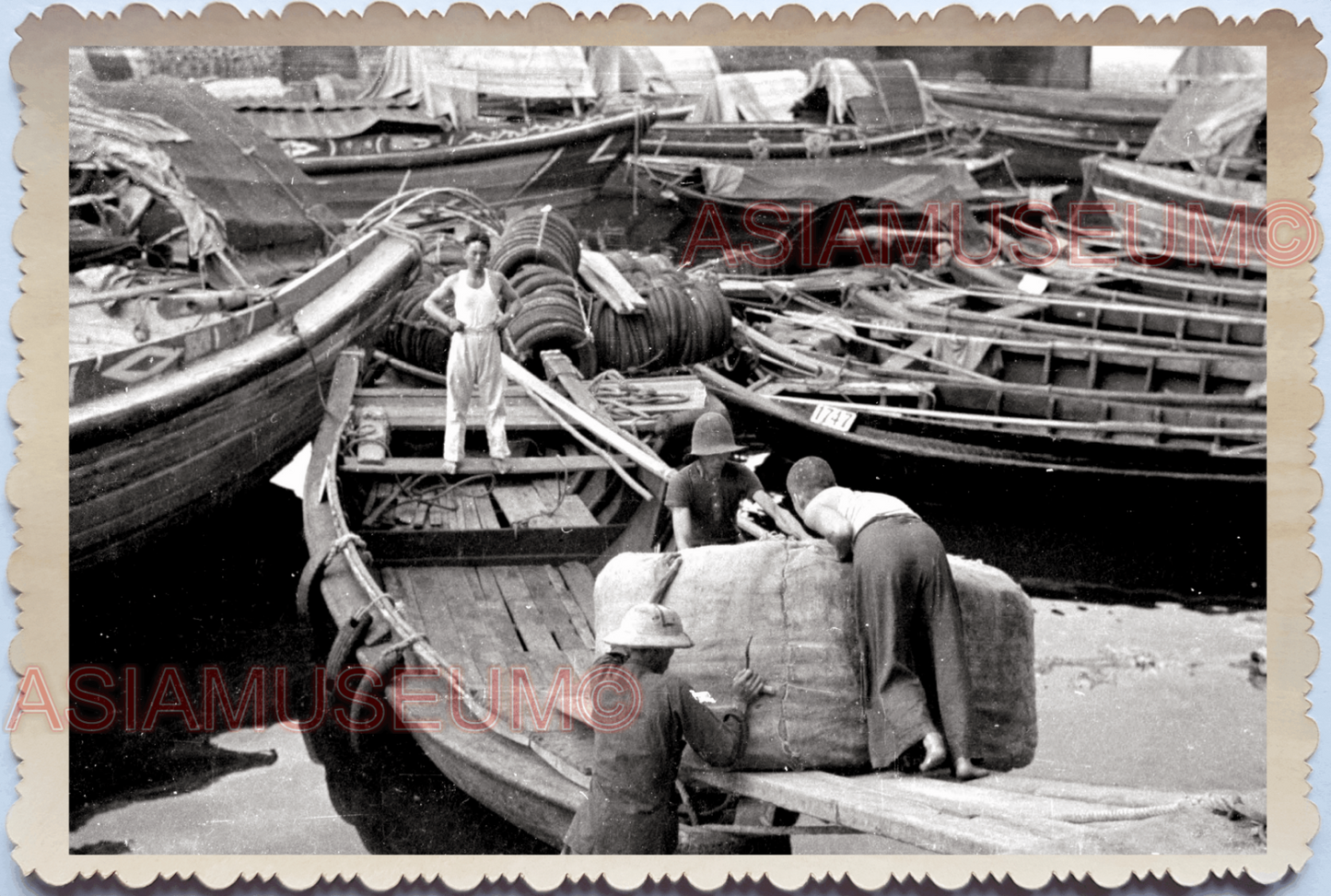 WW2 Boat Ship Load Rubber Barge Port Pier Coolie Crate B&W Singapore Photo 29492