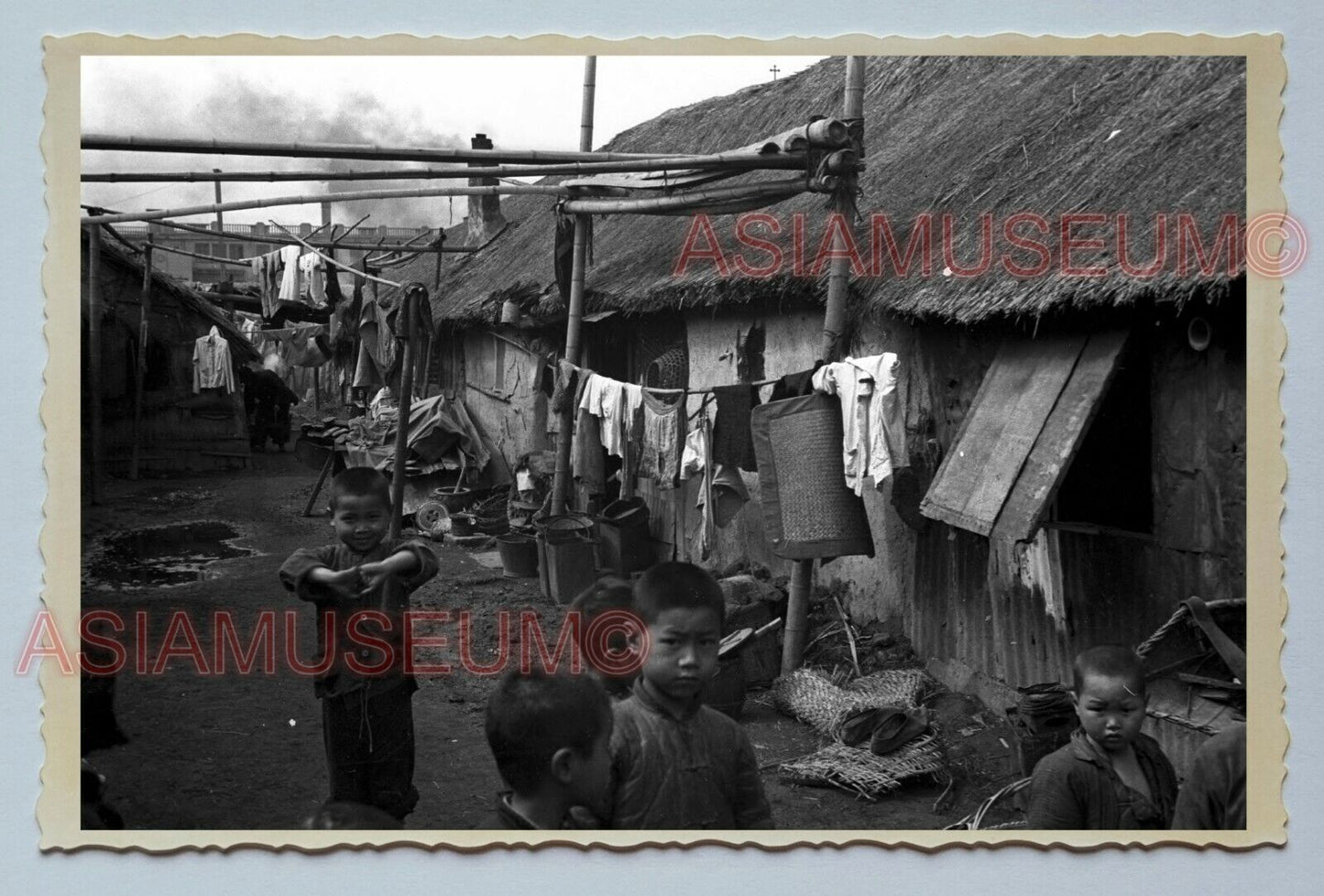 1940s CHILDREN BOY PLAYING PORTRAIT Vintage China Shanghai Photo #3301 中国上海老照片