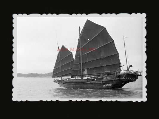 1950s BOAT SHIP JUNK SAIL PIER KOWLOON VICTORIA HARBOR SEA Hong Kong Photo #1254