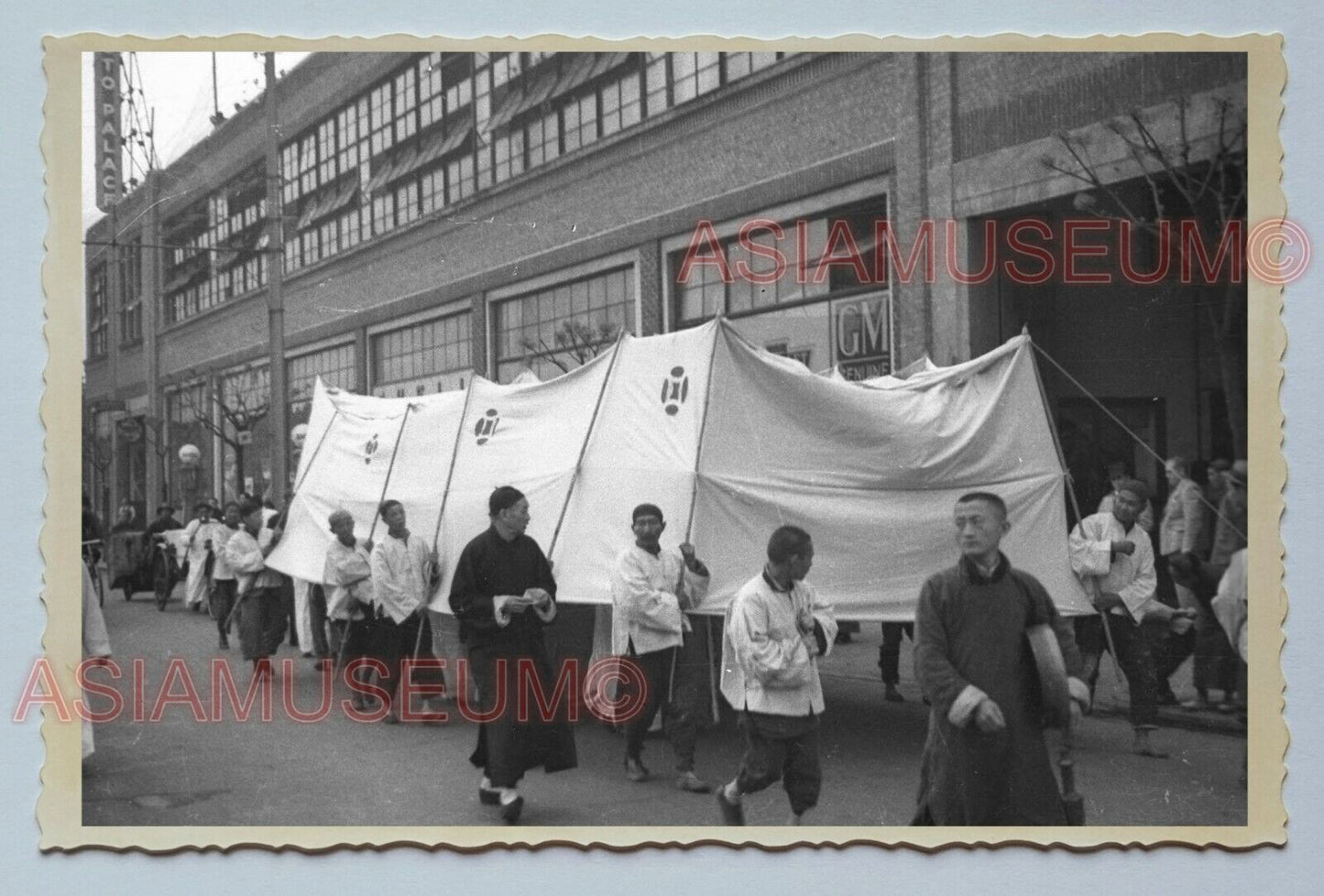 1940s STREET SCENE PRAY PARADE B&W Vintage China Shanghai Photo #181 中国上海老照片