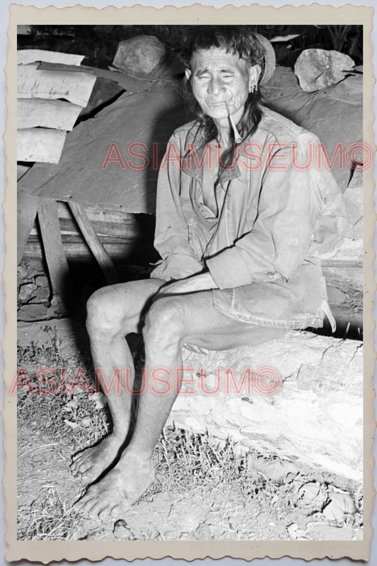 50s PHILIPPINES LUZON CAVEMEN TRIBE HOUSE SMOKING PIPE HUT Vintage Photo 24345