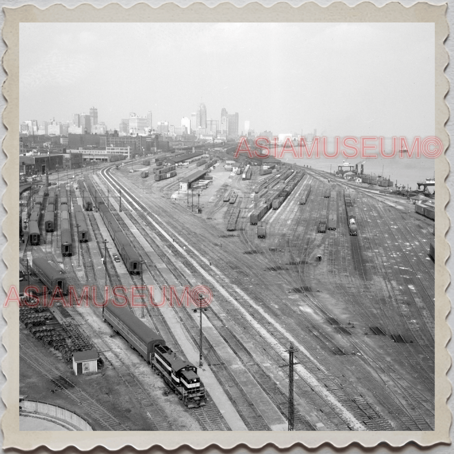 50s DETROIT MICHIGAN WAYNE COUNTY RAIL ROAD TRAINS RIVER VINTAGE USA Photo 11817