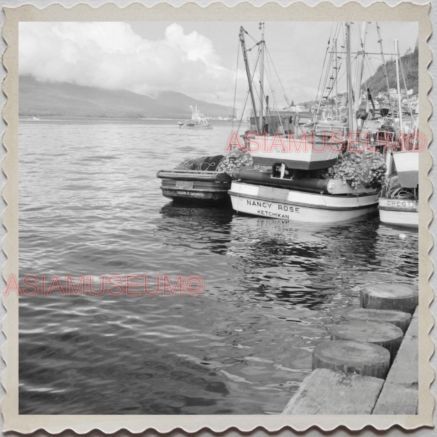 50s KETCHIKAN BOROUGH ALASKA TOTEM POLES SHIPS DOCKED VINTAGE USA Photo 12164