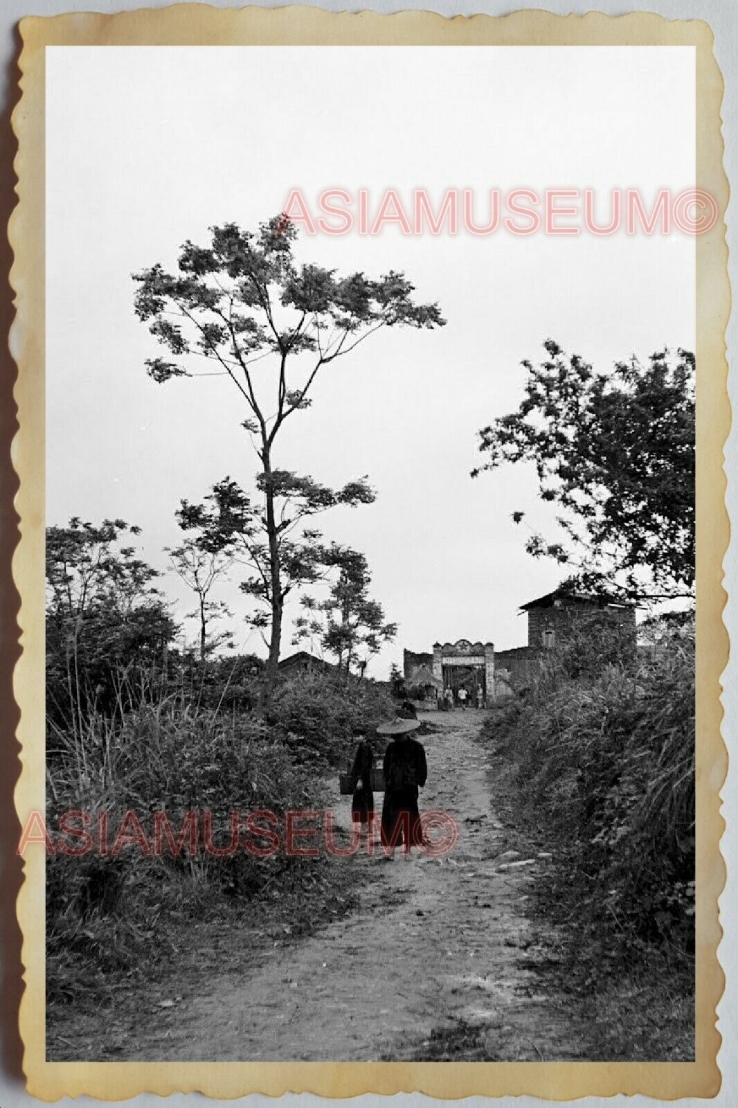 50s Vietnam SAIGON VILLAGE TEMPLE WAR WORSHIP WOMEN SUNNY DAY Vintage Photo 574