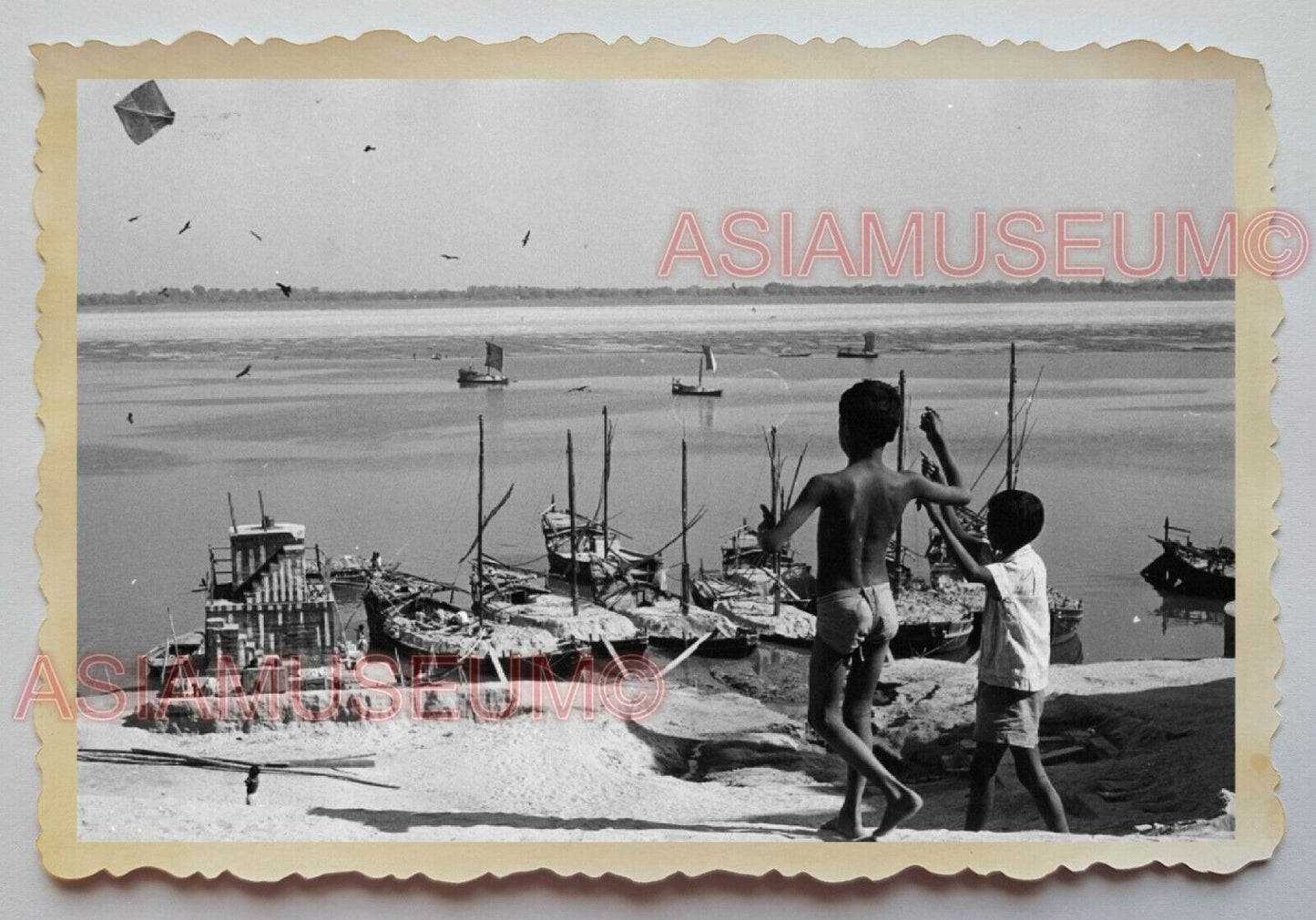 1940s Goa Boat Ship Sea Children Boys Play Kite Pier Vintage INDIA Photo #1123