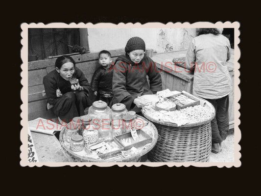 40's Women Street Market Vendor Boy Food Vintage B&W Hong Kong Photo 香港旧照片 #2243