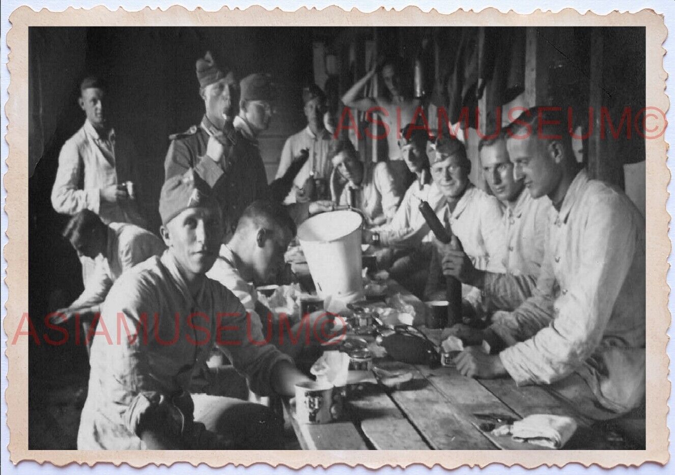 WWii D-DAY NORMANDY EUROPE WAR ARMY SOLDIER Barrack Canteen Meal Lunch Photo A25