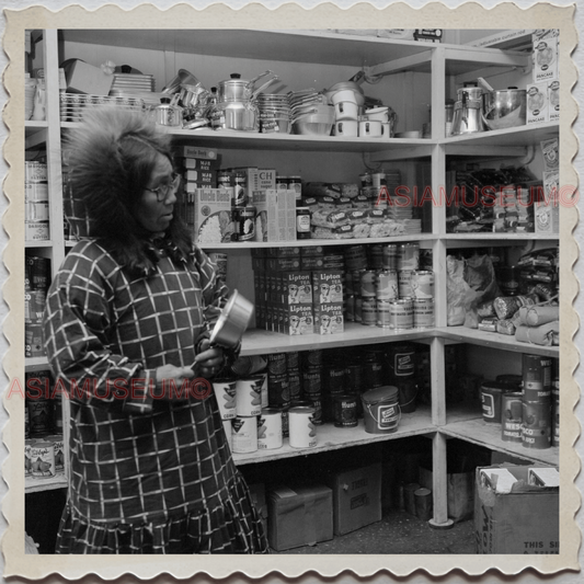 50s UTQIAGVIK NORTH SLOPE BARROW ALASKA WOMEN GROCERY STORE OLD USA Photo 8019