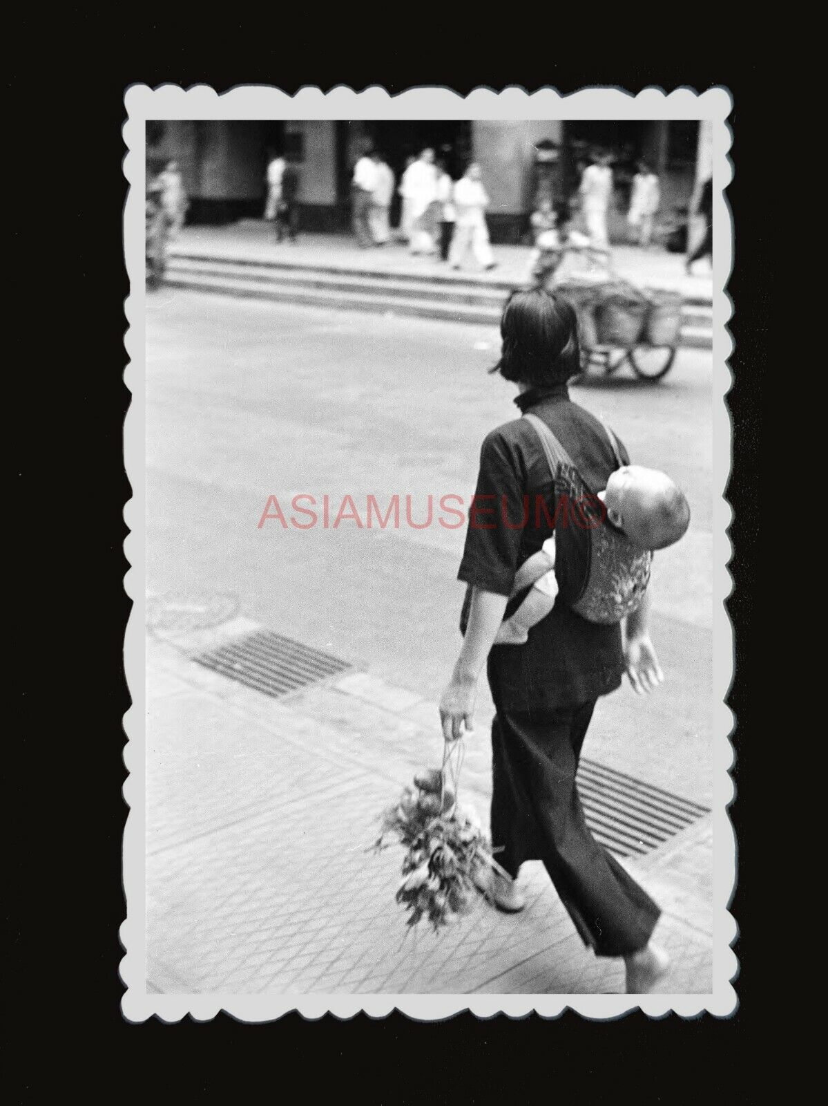 1950s WOMEN STREET TRISHAW SLEEPING BABY VINTAGE LADY Hong Kong Photograph #1374