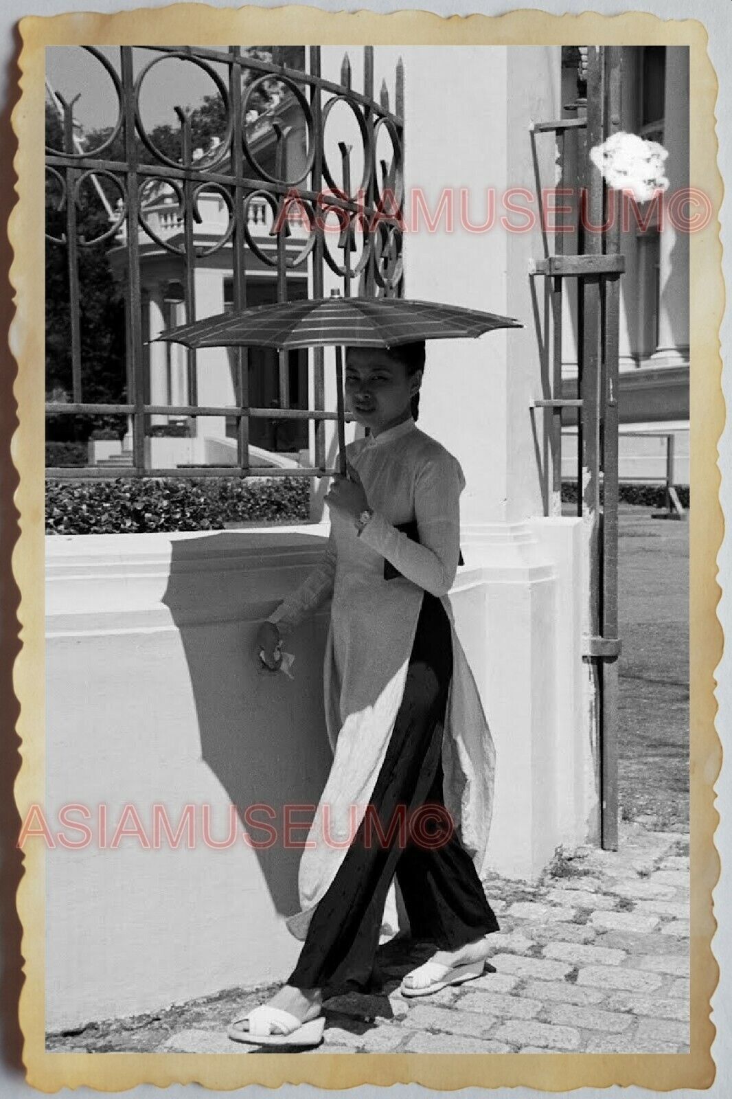 50s Vietnam SAIGON YOUNG LADY WOMEN VIETNAMESE TRADITIONAL WAR Vintage Photo 613