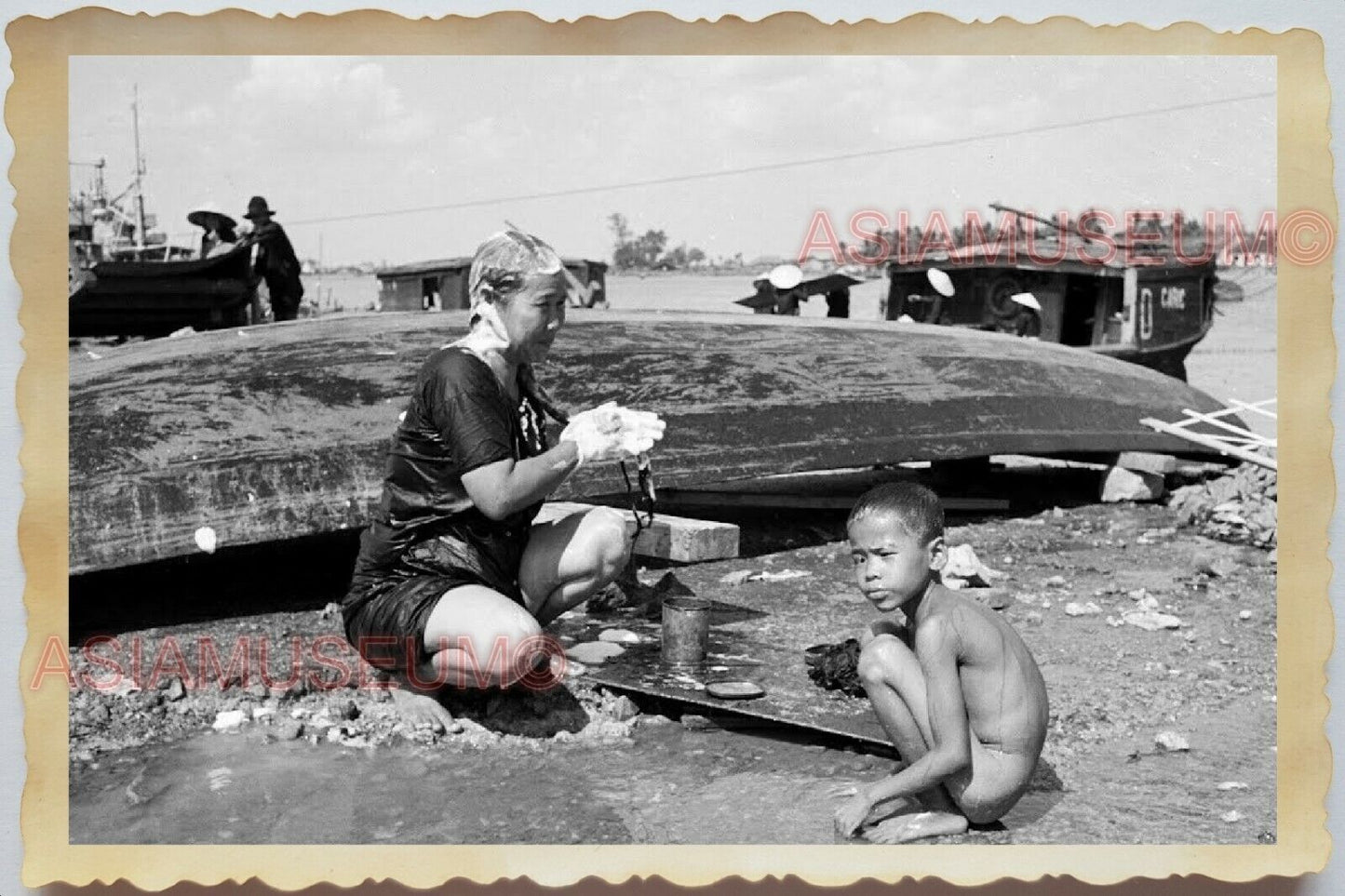 50s Vietnam War Saigon Women Boy Pier Boat Washing Sampan Lady Vintage Photo 453