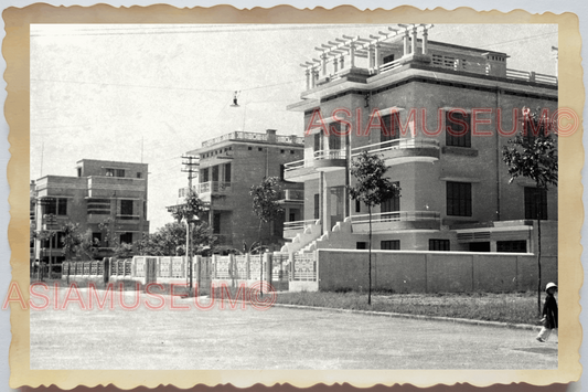 40s WW2 Vietnam STREET SCENE AODAI GIRL LADY DRESS HOUSE OLD Vintage Photo 24015