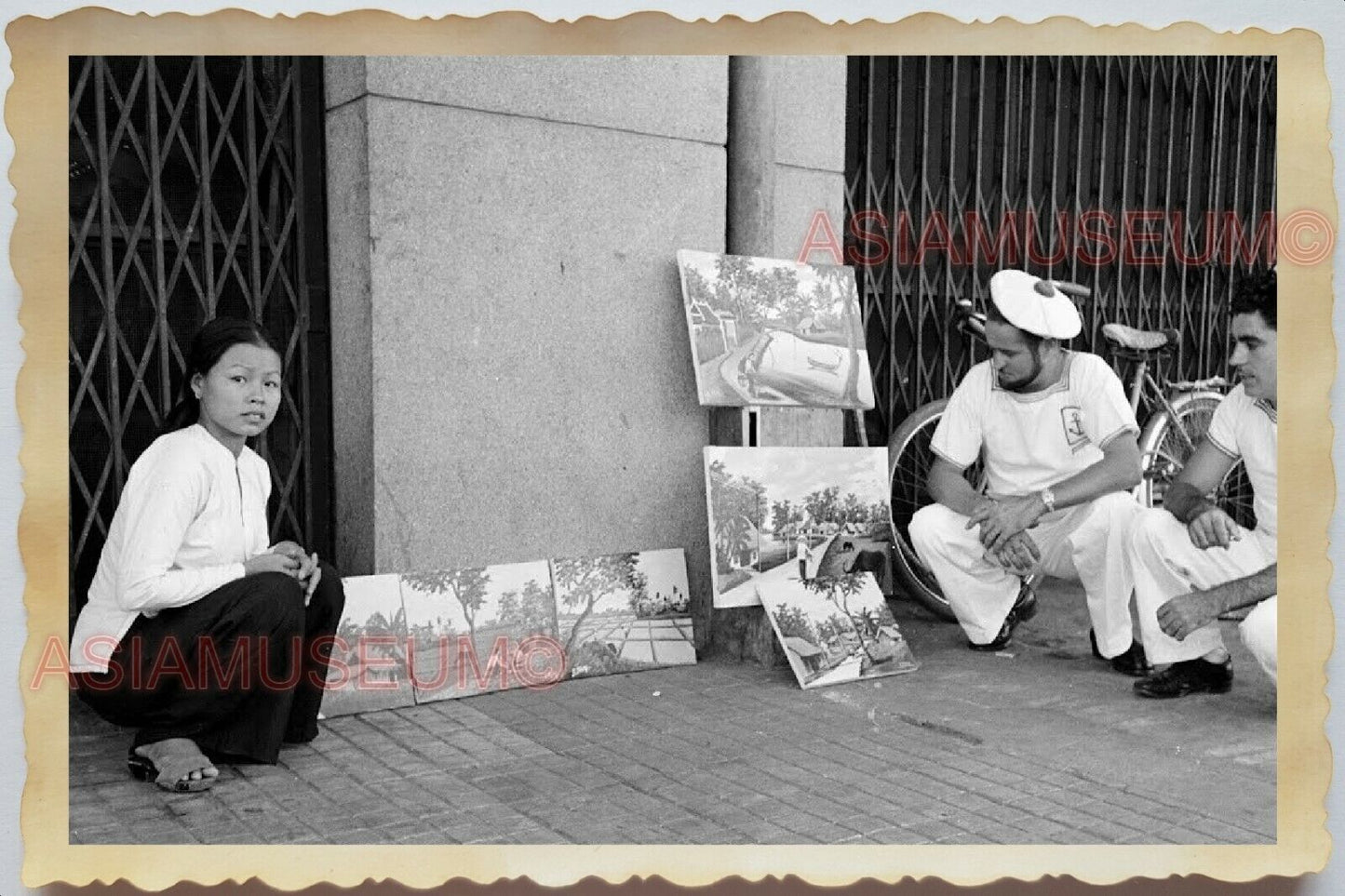 50s Vietnam War Saigon Street Scene Lady Painting Sailor Vintage Photo #439