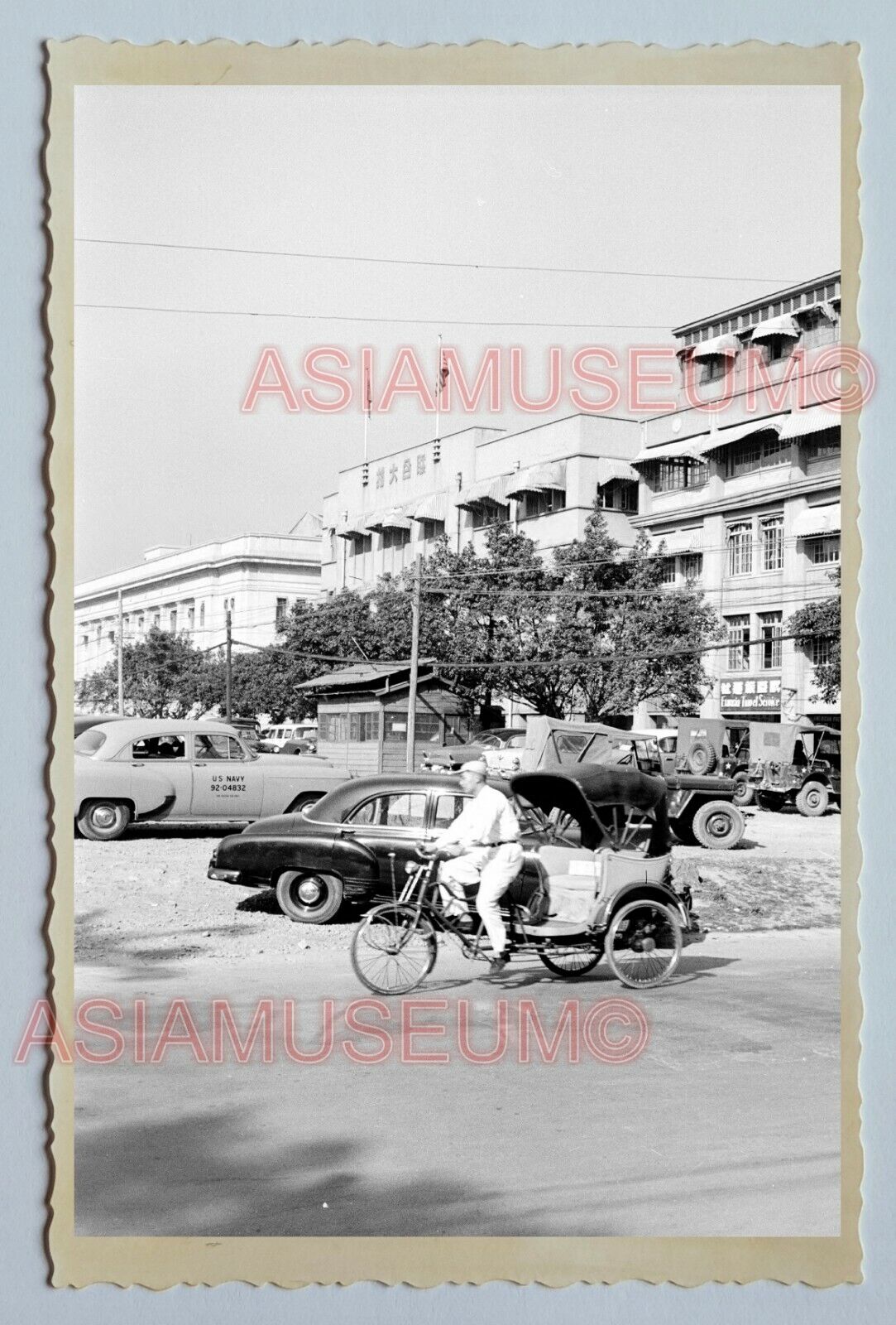 Union Building Pedicab Classic Car Street  B&W Taiwan Taipei Photo 台湾老照片 30004