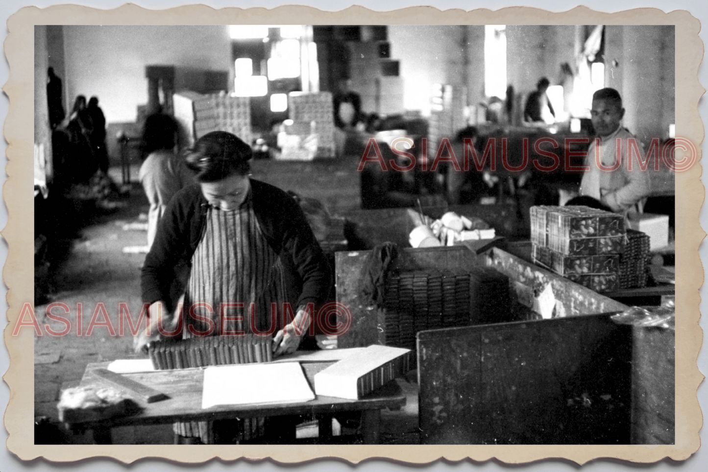 40's MACAU MACAO Women Lady Firecracker Factory Worker Vintage Photo 澳门旧照片 27323