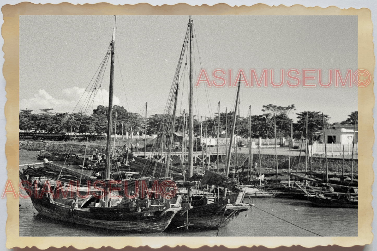 40s WW2 Vietnam JUNK SAIL BOAT DOCKED HA LONG BAY SEASIDE ii Vintage Photo 25245