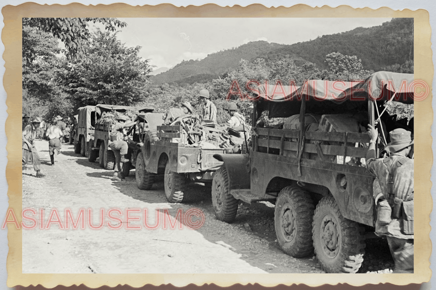 40s WW2 Vietnam INDOCHINA WAR TRUCK JEEP ARMY SODLIER JUNGLE Vintage Photo 25622