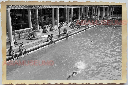 50s Indochina Vietnam War Topless Man Swimming Pool Group Gay Vintage Photo 1370