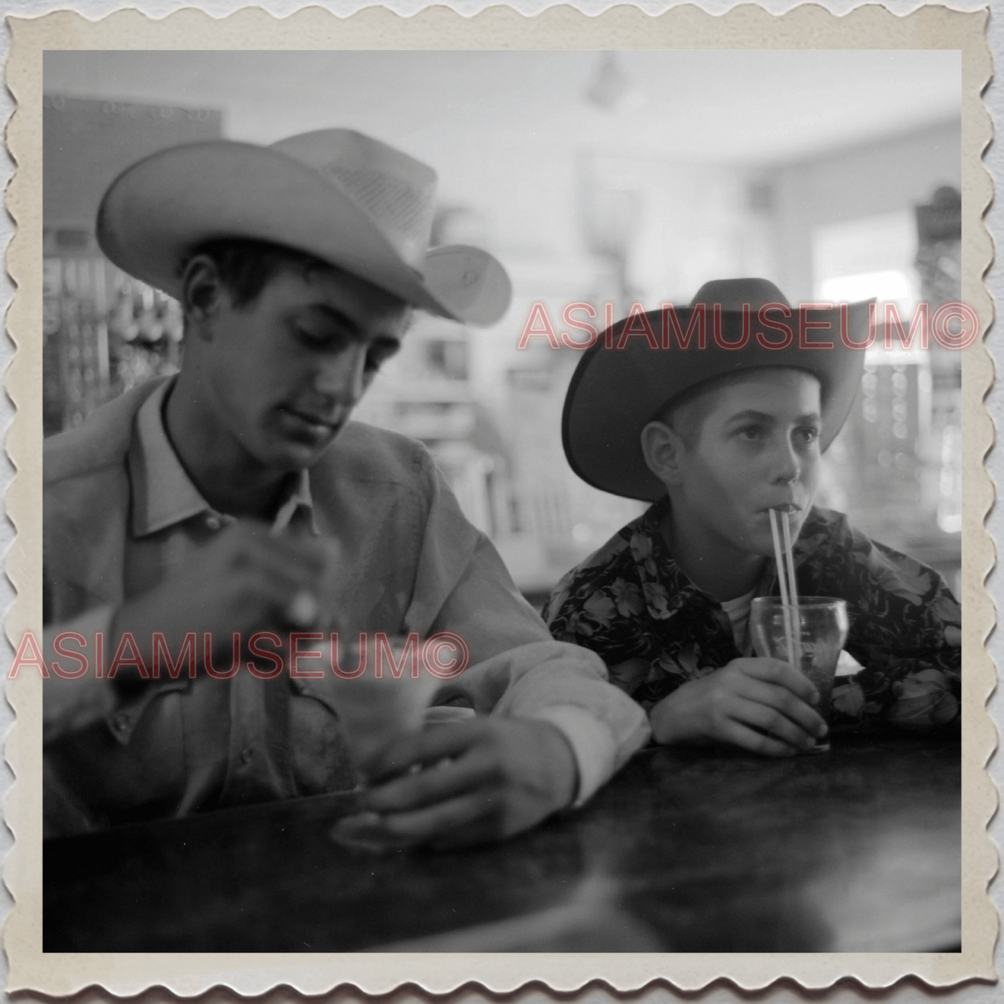 50s AUGUSTA KRONE RANCH COWBOY DRINKING BAR VINTAGE OLD USA AMERICA Photo 11806