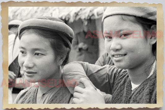 40s WW2 Vietnam VILLAGE YOUNG SMILLING WOMEN LADY GIRL OLD Vintage Photo 24889