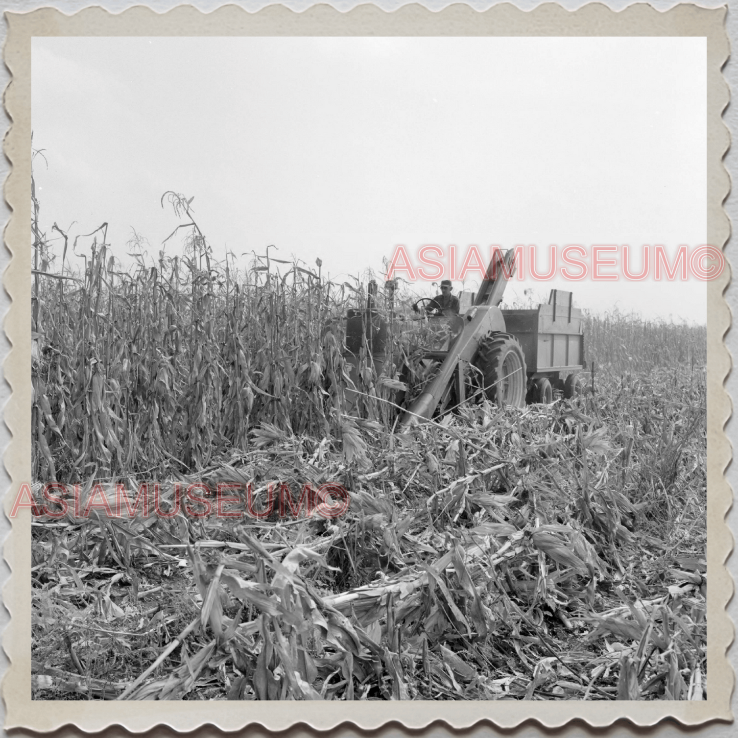 50s BLOOMINGTON MONROE INDIANA INDIANAPOLIS TRACTOR FARMER OLD USA Photo 10841