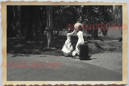 40s Vietnam HANOI STREET SCENE WOMEN LADY STRAW HAT AODAI ii Vintage Photo 04337