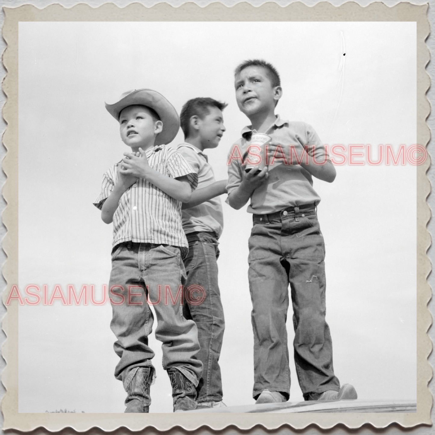 50s CROW TRIBE BIG HORN COUNTY MONTANA AGENCY COWBOY BOY VINTAGE USA Photo 9879